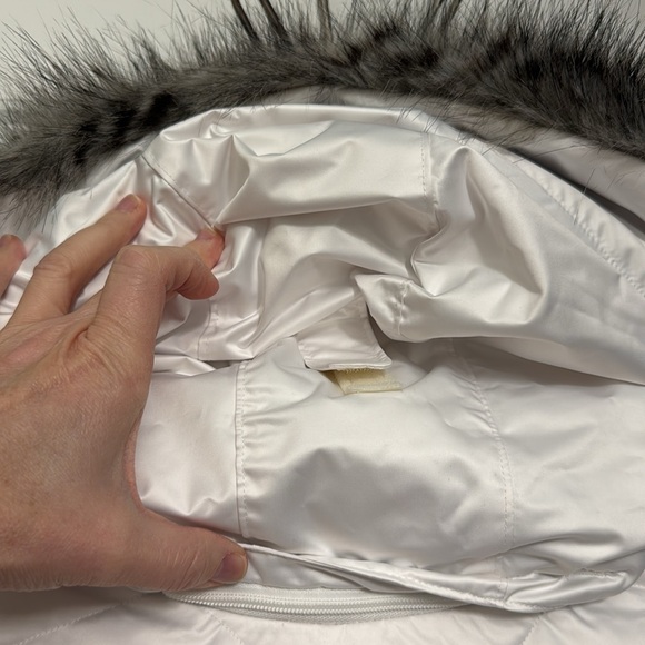 Women’s White Columbia Midnight Snow Down Vest, Large - Picture 10 of 14